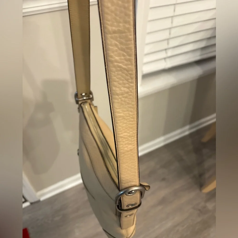 Vintage Coach Madison light tan pebbled leather shoulder/crossbody bag - Picture 9 of 16